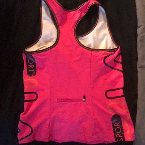 Gym tank top built in bra size med - Picture 3 of 3